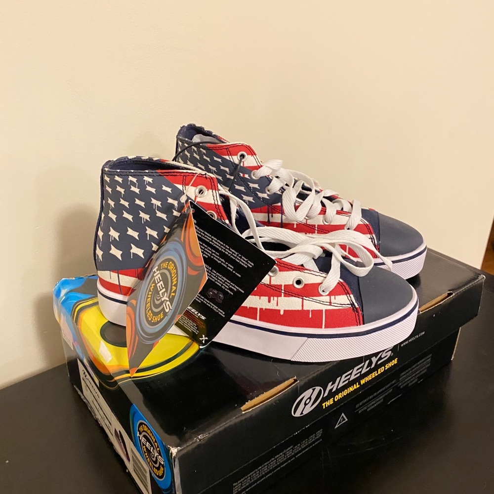 BRAND NEW NEVER WORN HEELYS